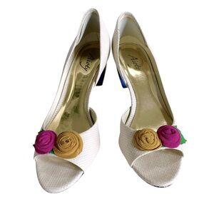 Vintage Made in Brazil Aioty Leather Kitten Pumps Floral Details 3D Sz 8 Wedding